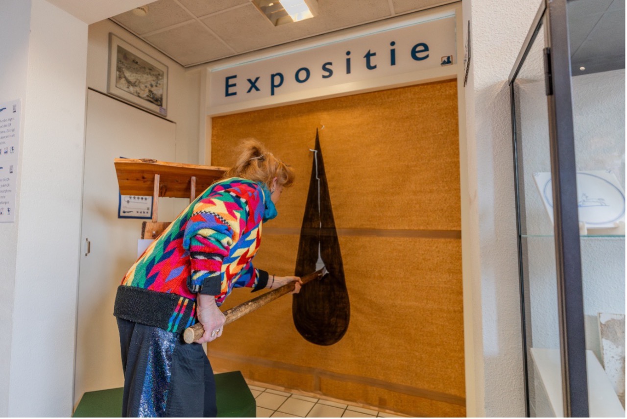 Expositie Walvistraan van Astrid Nobel in museum Sorgdrager
